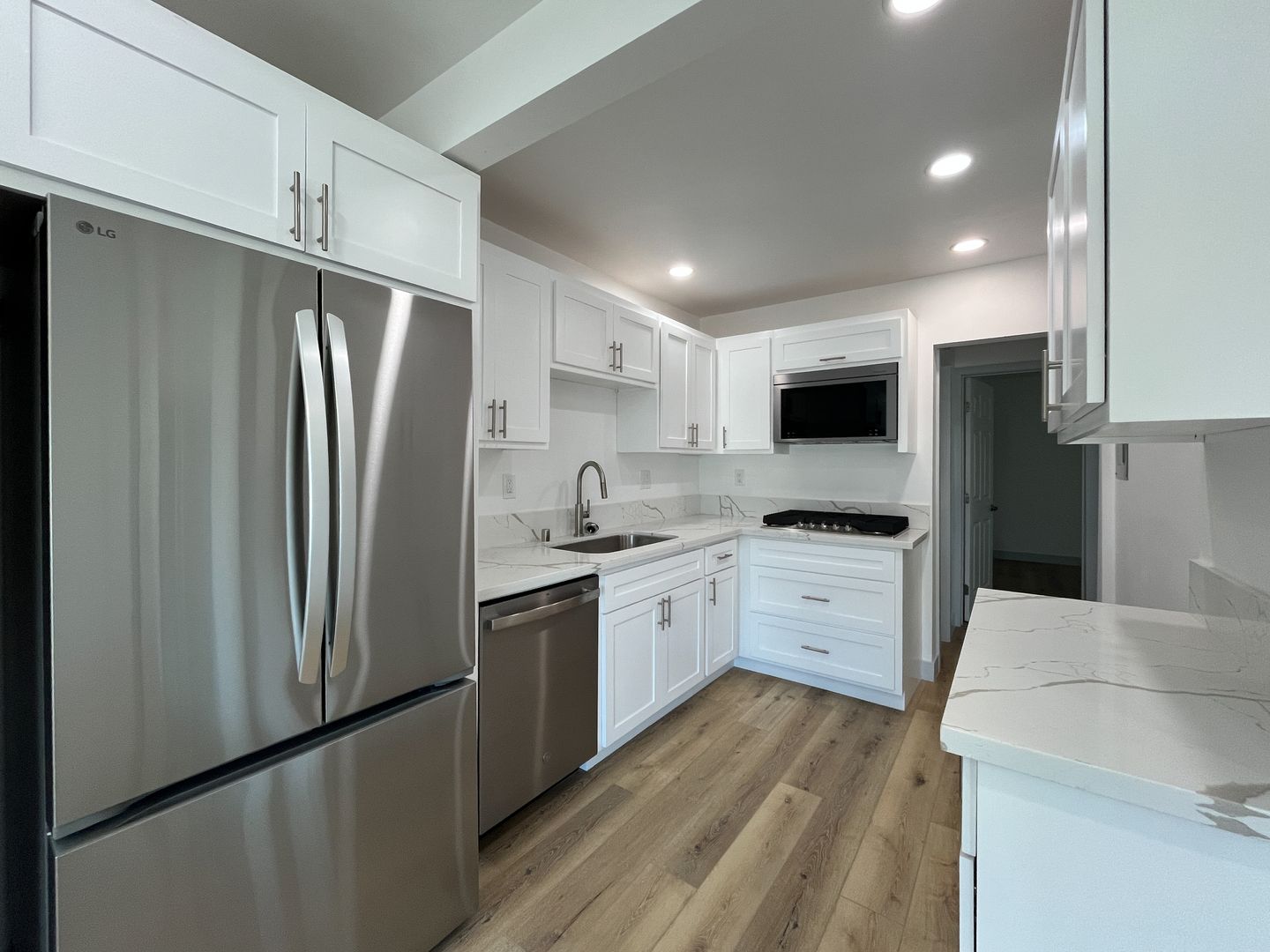 Redondo Beach Apartment: 1714 Camino de la Costa
