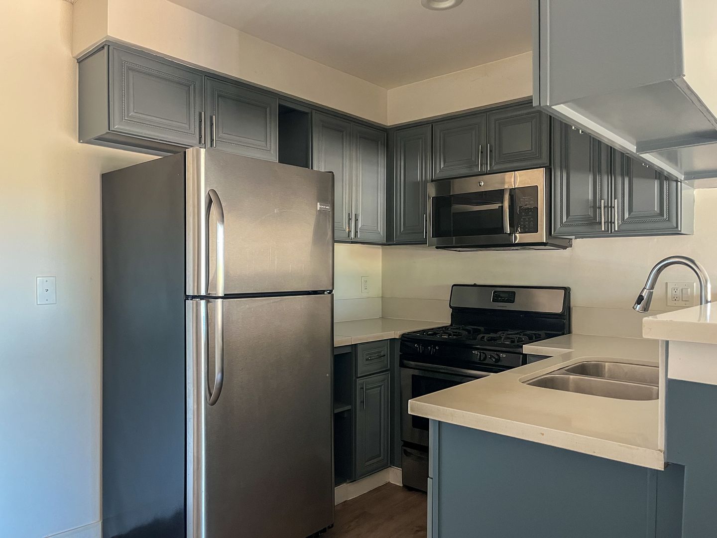 Hawthorne Apartment: 12128 Ramona Ave