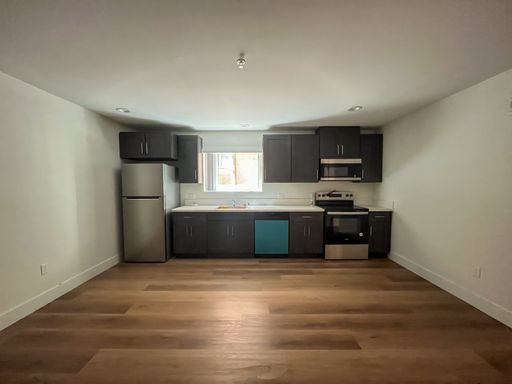 Updated 1 Bedroom with Stainless Steel Appliances & A/C – photo 1