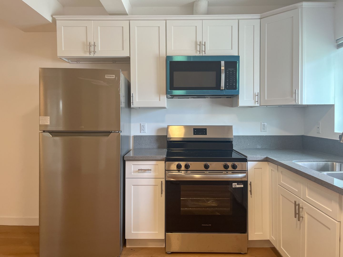 Long Beach Apartment: 905 Gaviota Avenue