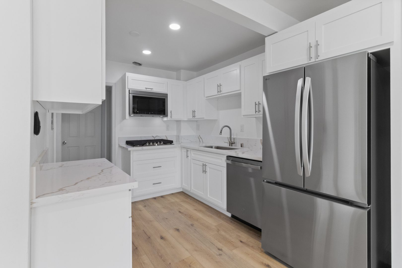 Redondo Beach Apartment: 1714 Camino de la Costa