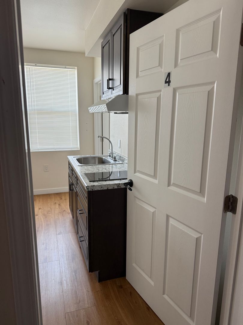 La Puente Apartment: 248 N 1st St