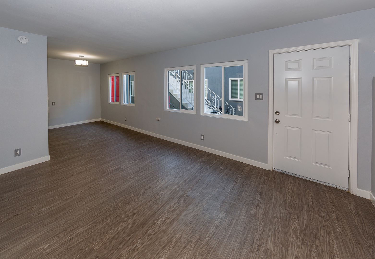 Long Beach Apartment: 1600-1602 Cedar Avenue