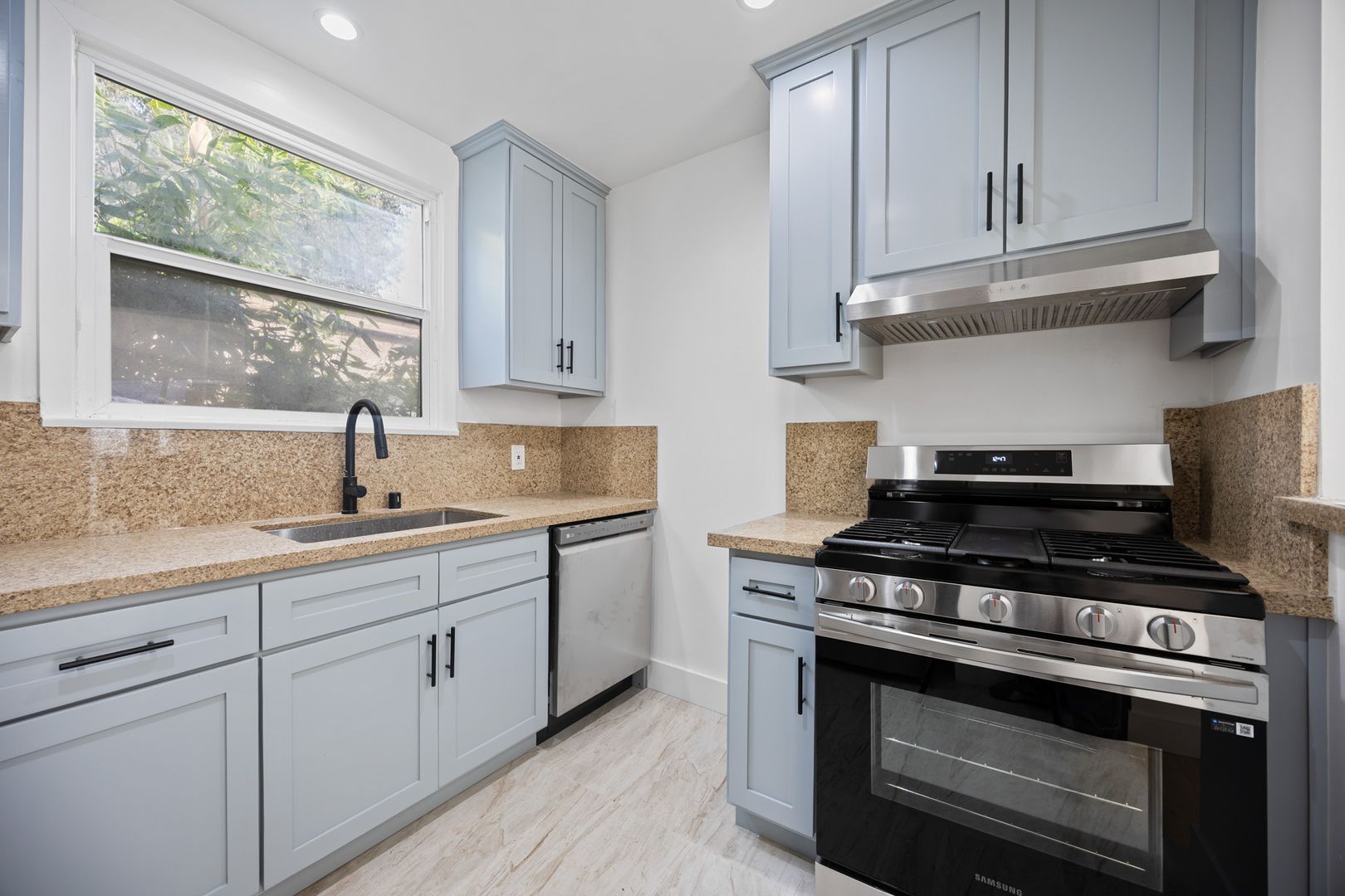 Venice House: 616 Sunset Ave