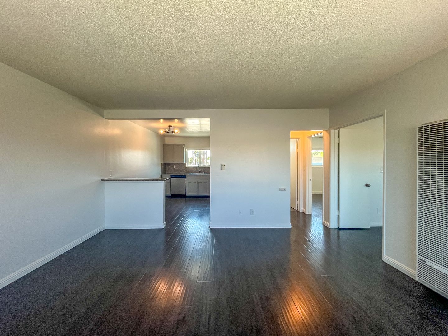Long Beach Apartment: 1335 Stanley Ave