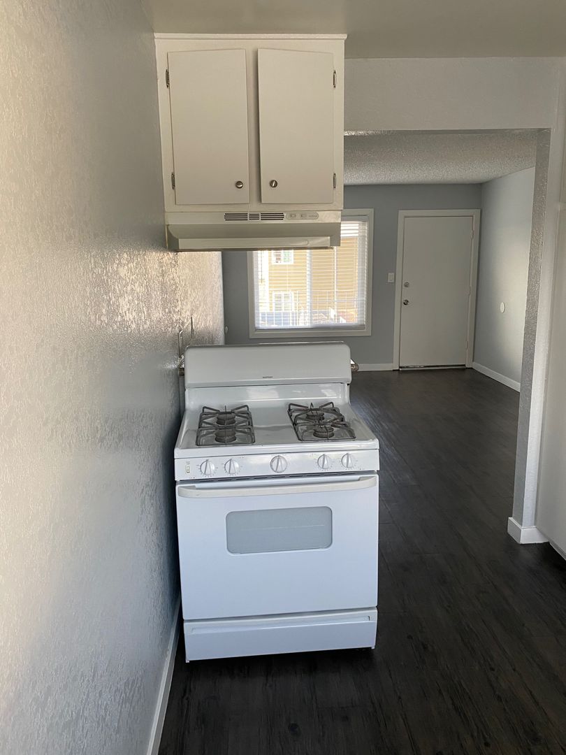 Norwalk Apartment: 12648 Paddison Avenue