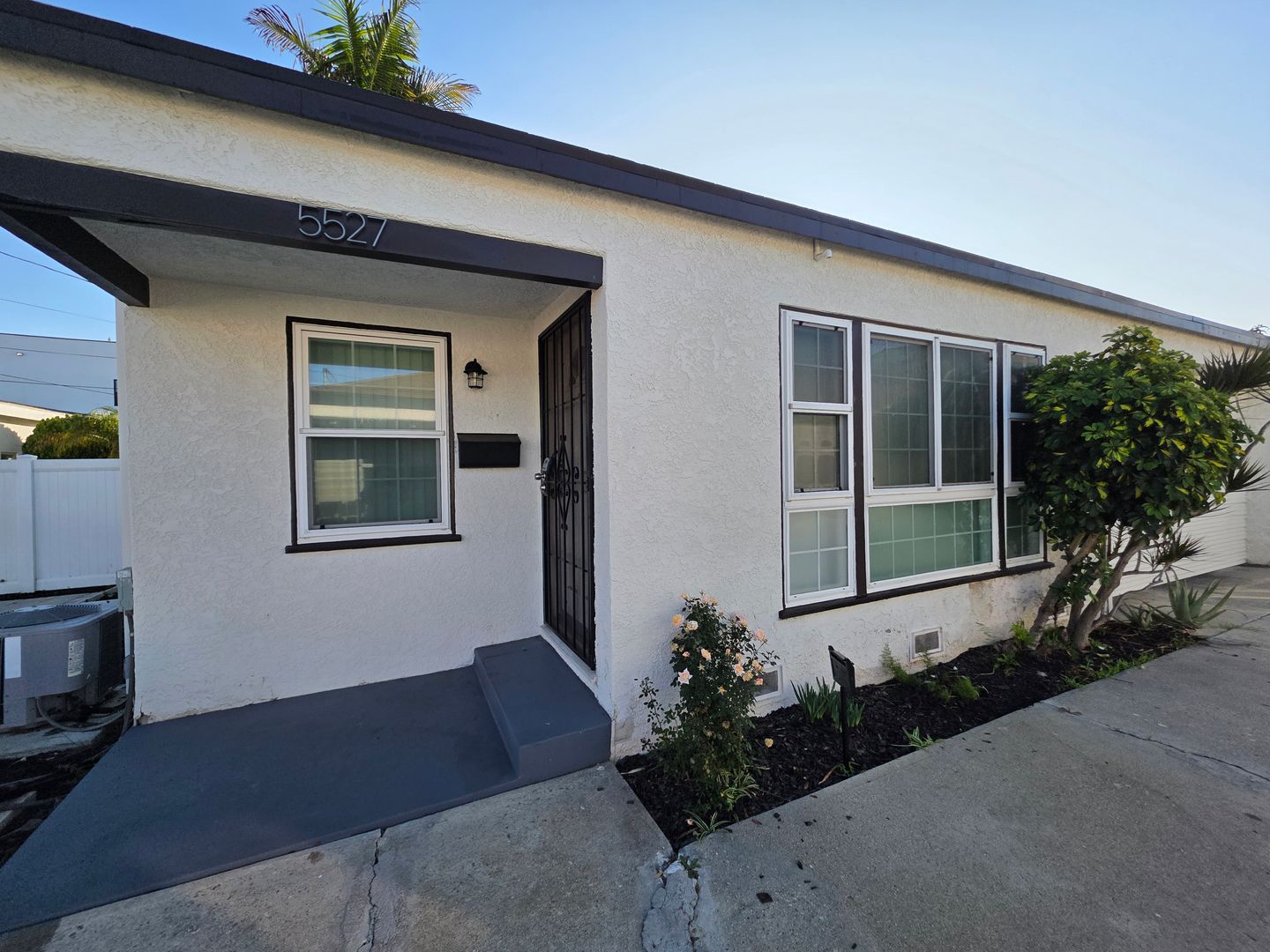 Del Aire Apartment: 5525-5535 W. 118th Street