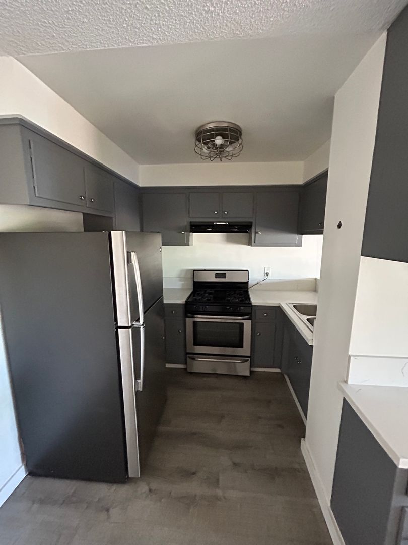 Hawthorne Apartment: 12128 Ramona Ave