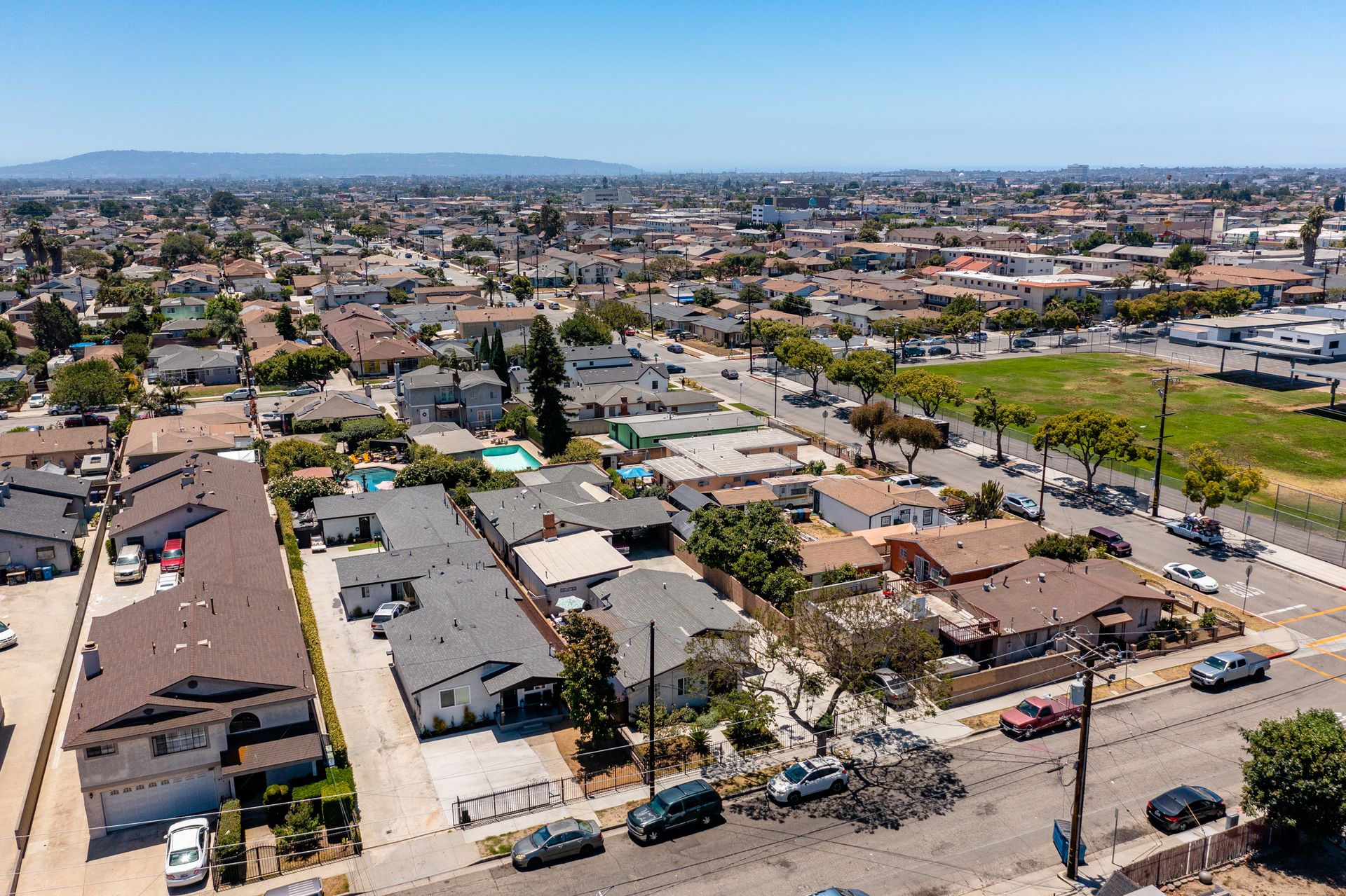 Hawthorne Apartment: 4236 W 129th St