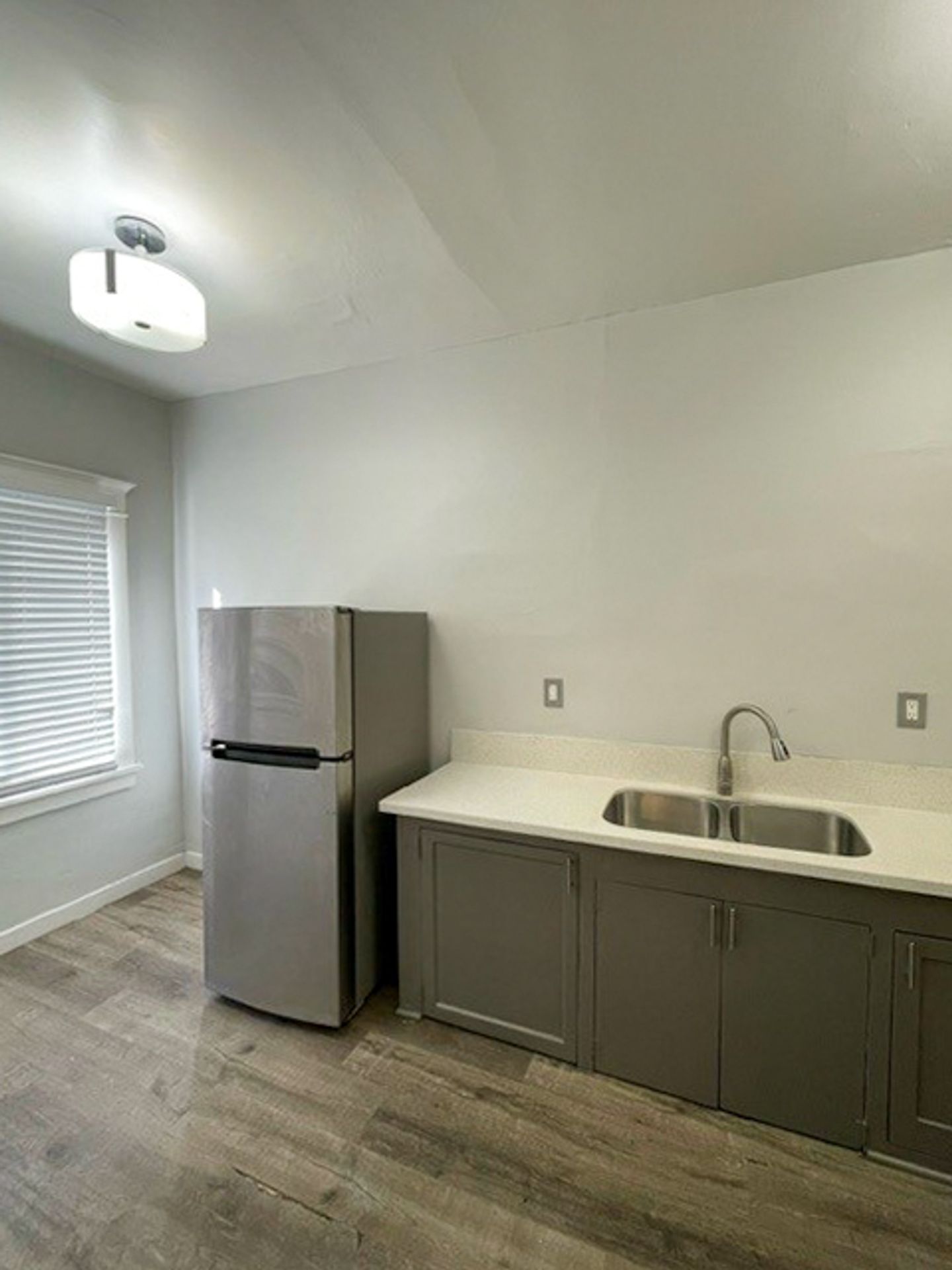Long Beach Apartment: 636 Chestnut Ave.