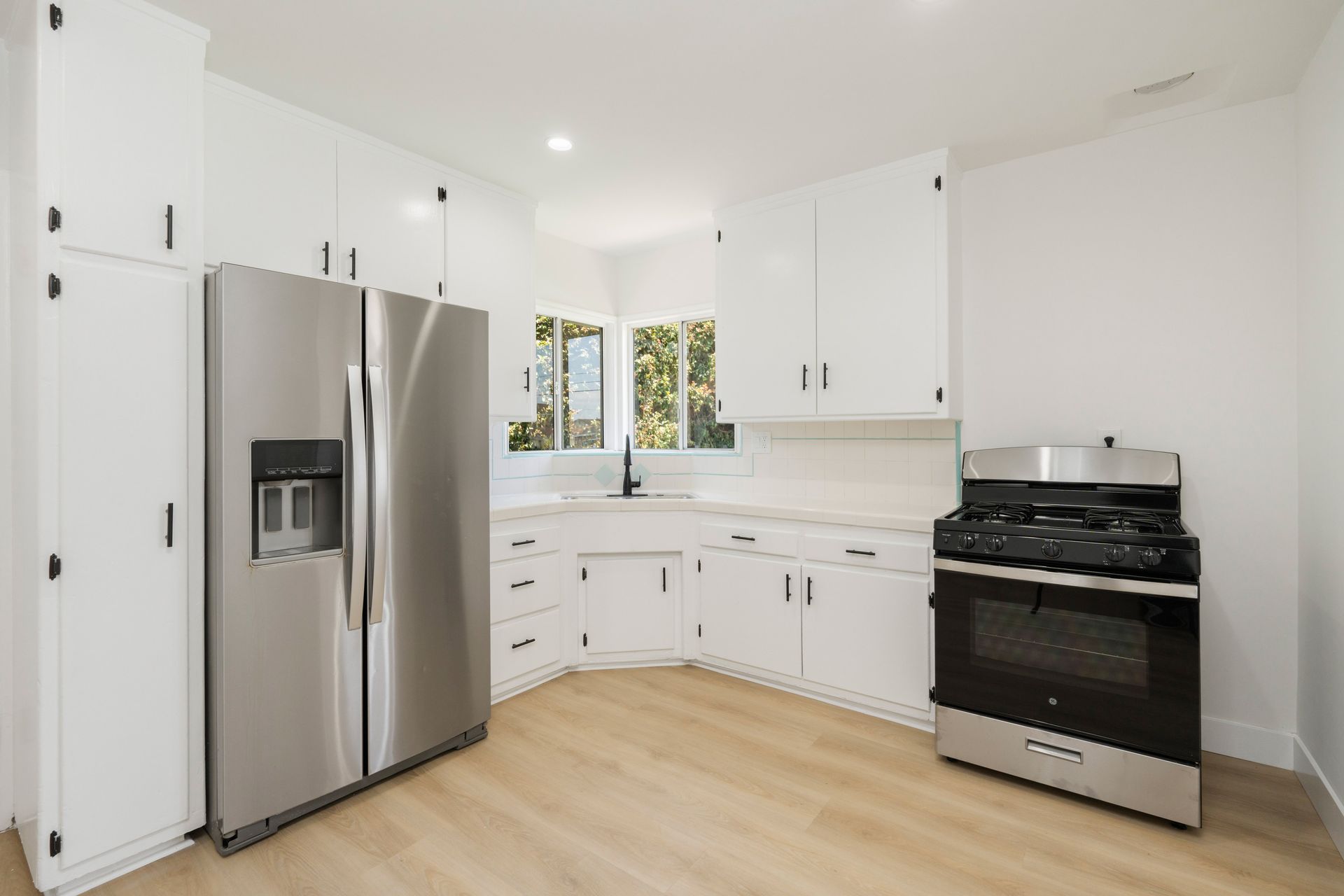 Lawndale Apartment: 15301 Eastwood Ave