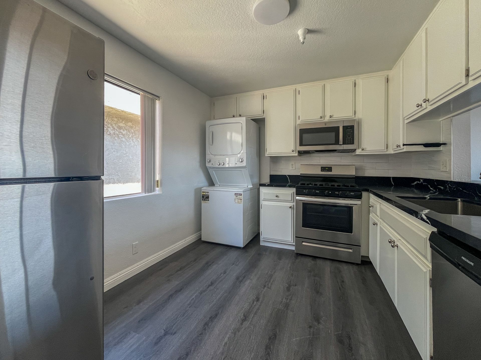 Hawthorne Apartment: 11431 Cedar Avenue