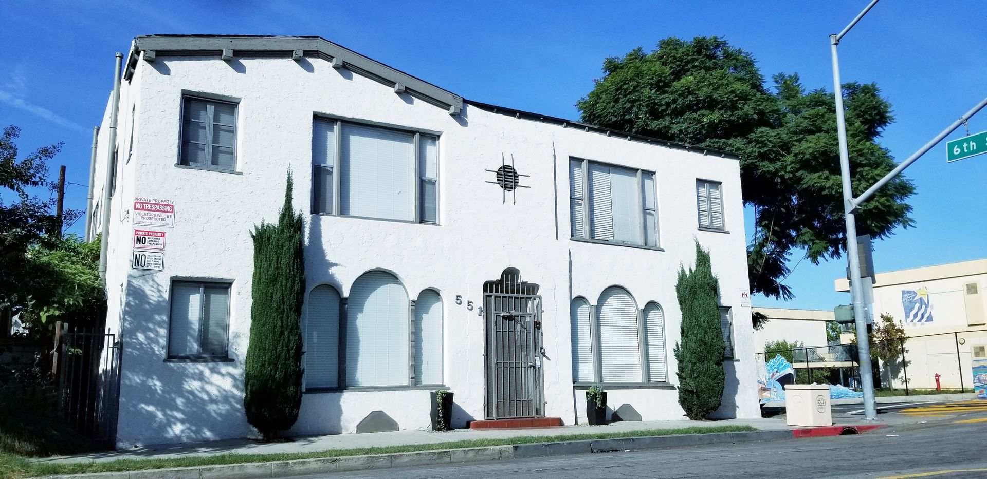 Long Beach Apartment: 551 Daisy Ave