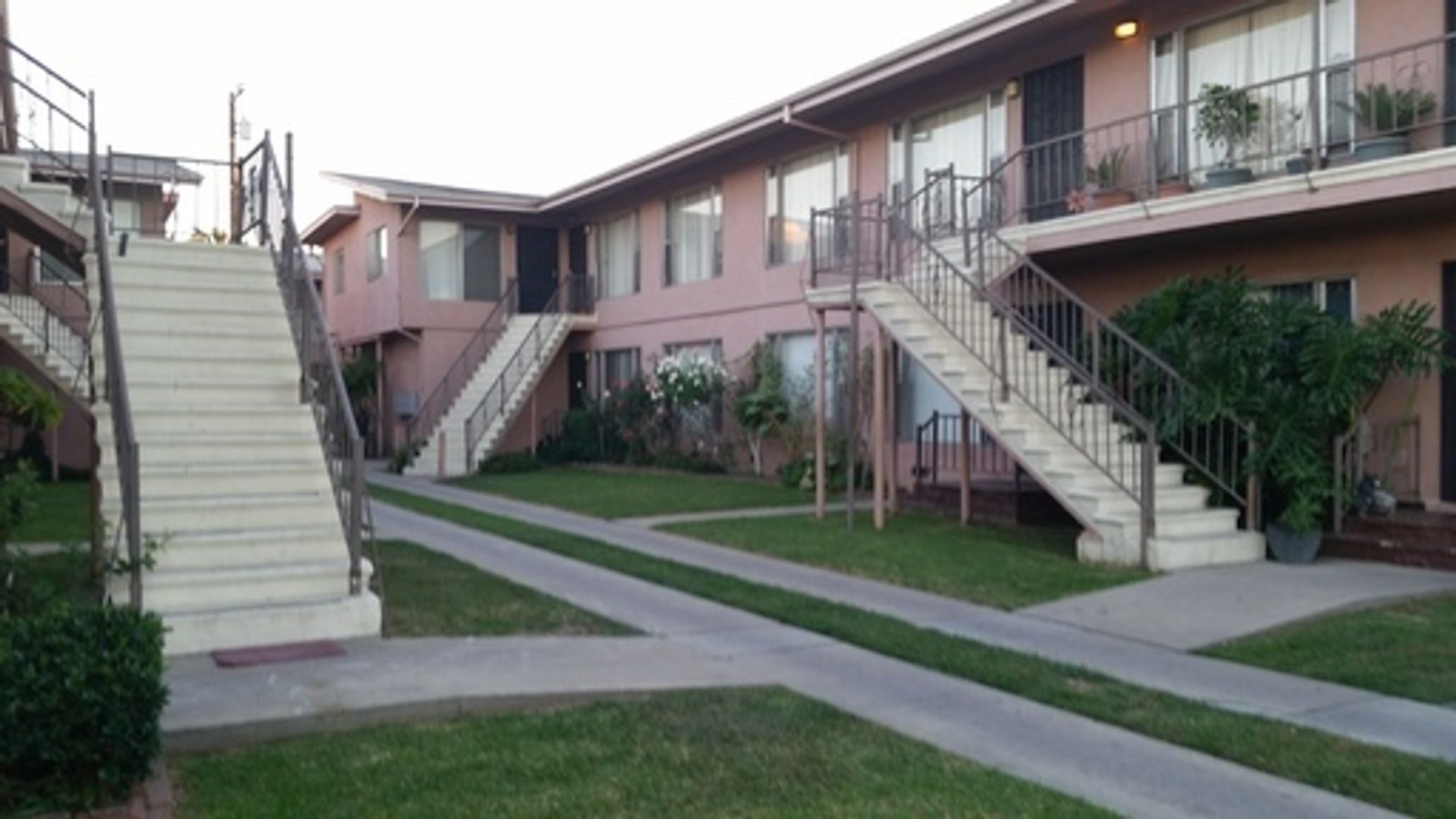 Lynwood Apartment: 3384-3386 Martin Luther King Jr. Boulevard