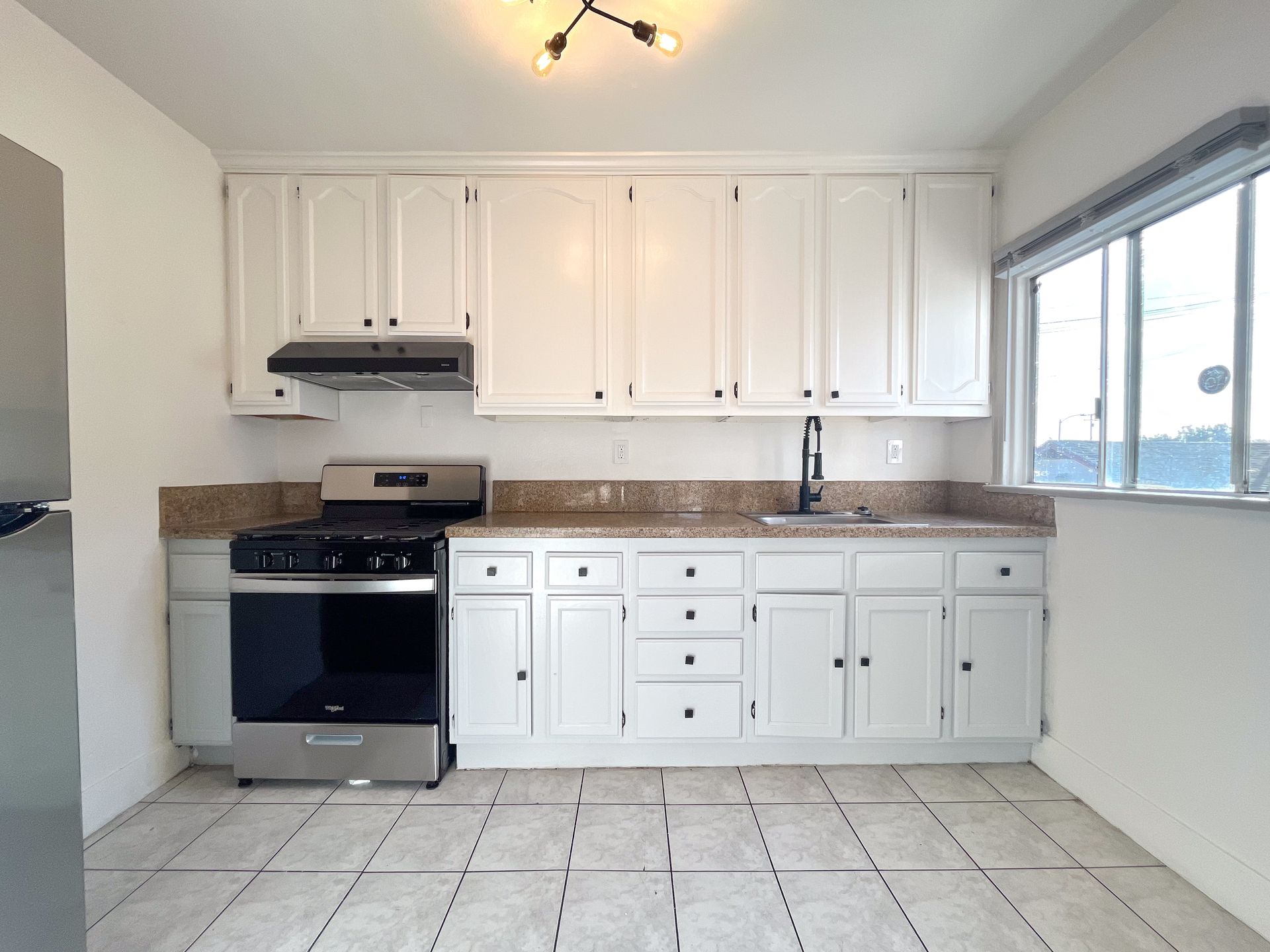 Long Beach Apartment: 2364 Lime Ave