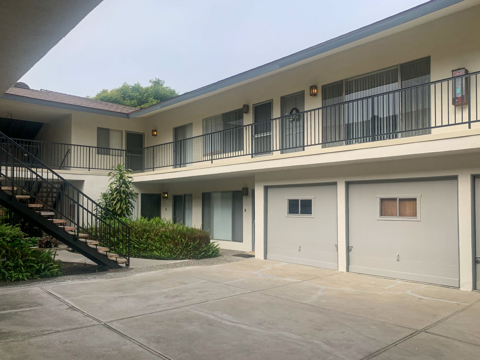 Long Beach Apartment: 372 Freeman Ave