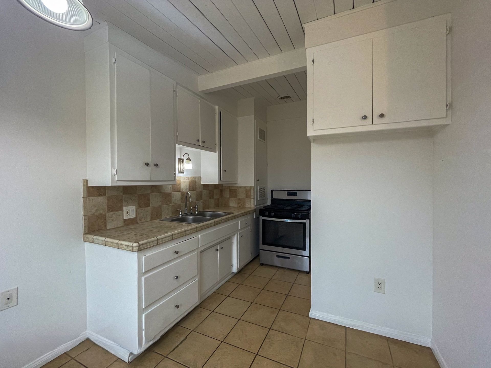 Gardena Apartment: 14830 Chadron Ave