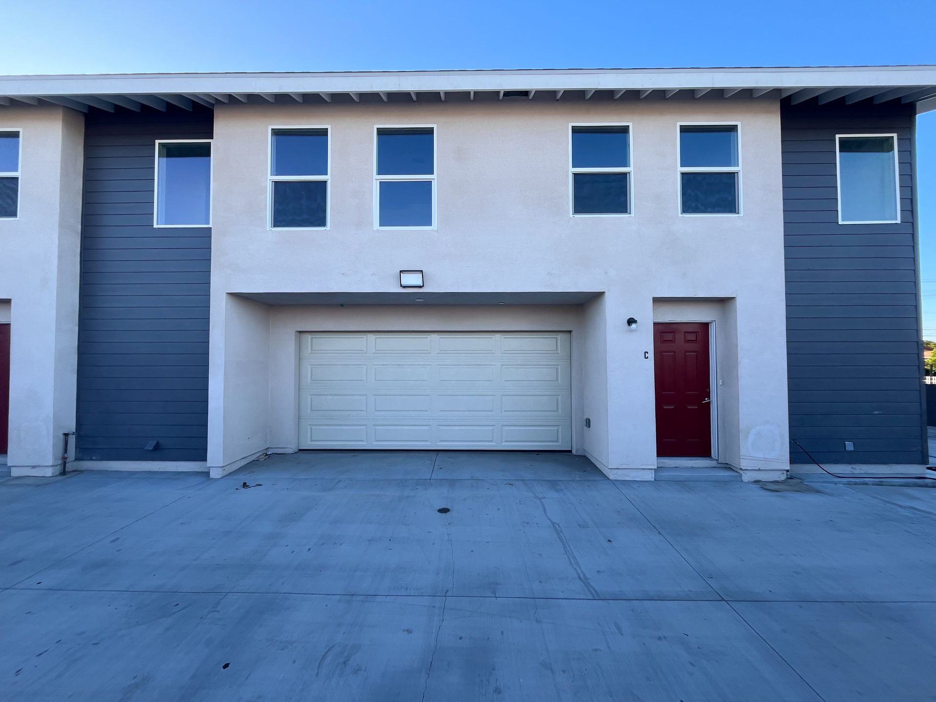 Cudahy Apartment: 5017 Clara St