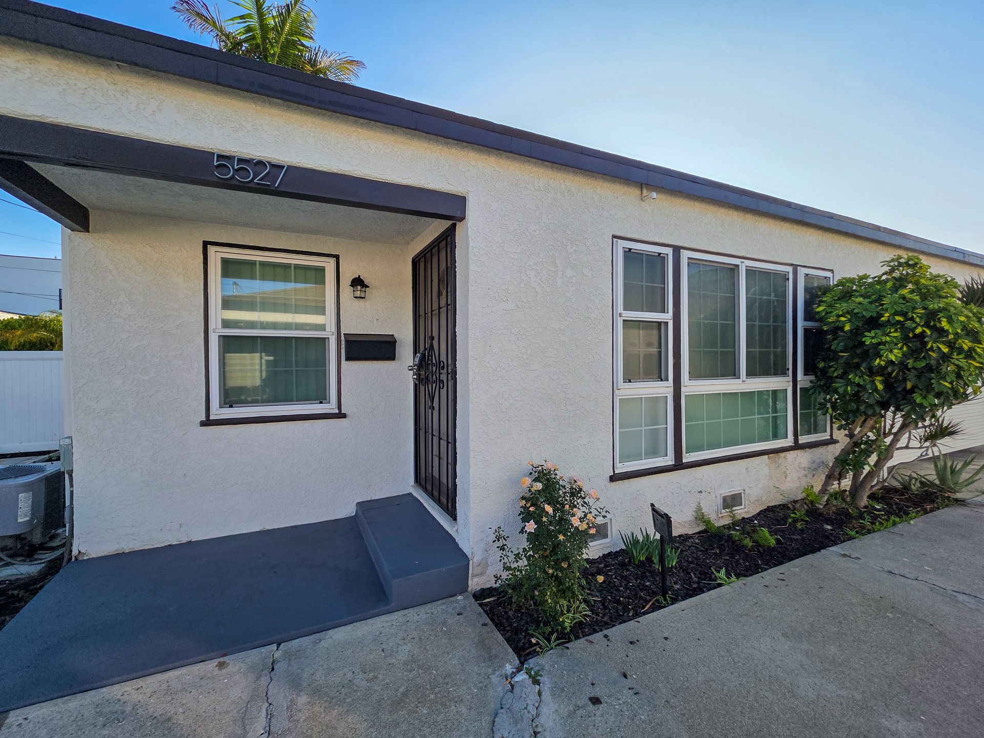 Del Aire Apartment: 5525-5535 W. 118th Street