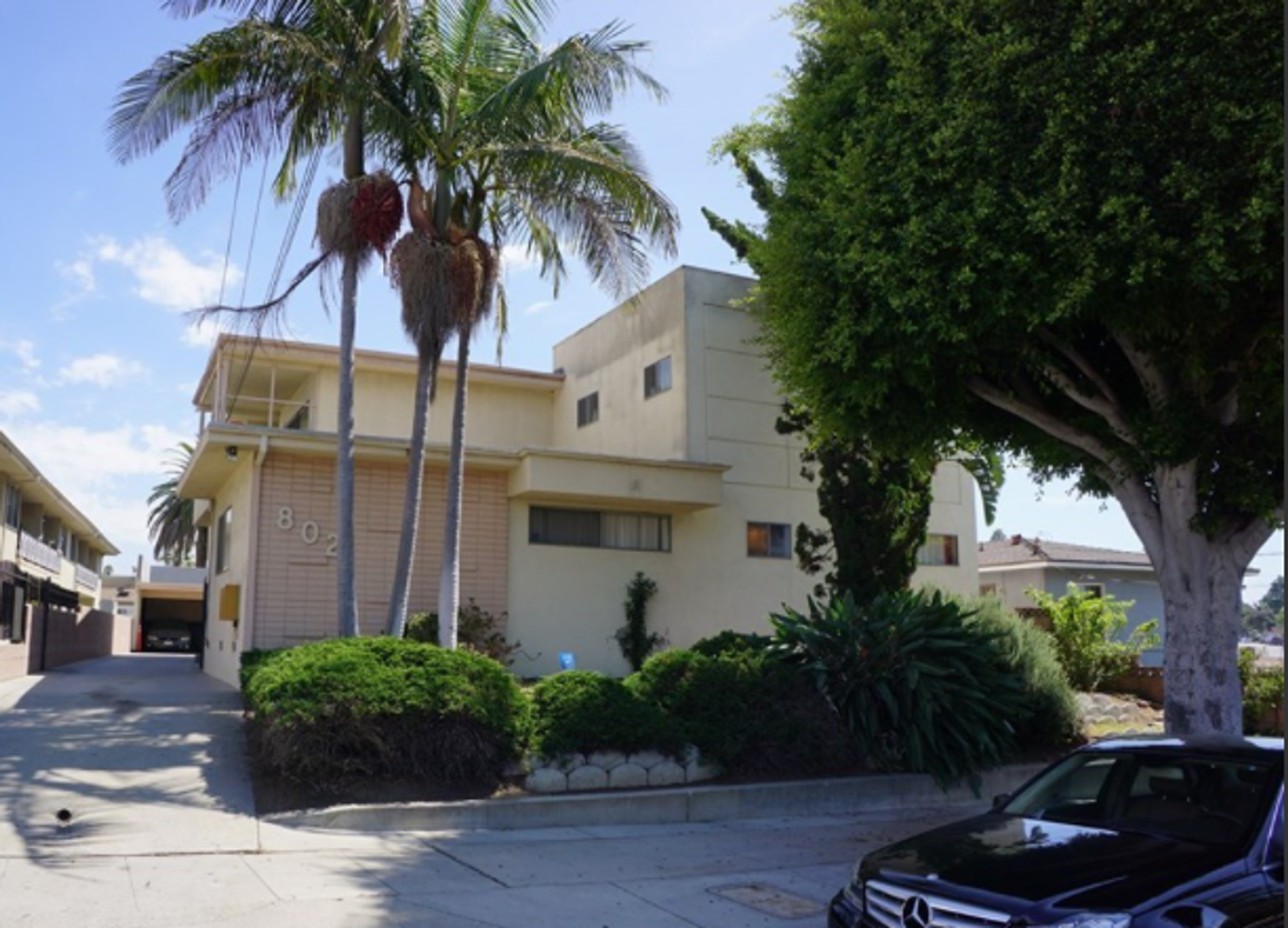 Inglewood Apartment: 802 N. Edgewood St.