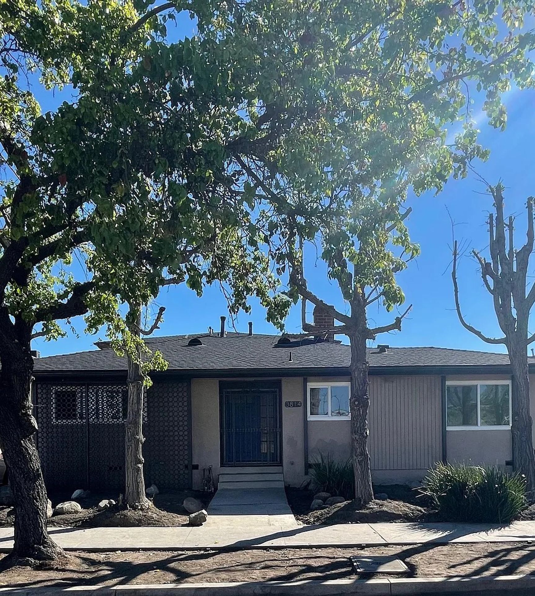 Los Angeles Apartment: 3814 S Bronson Ave