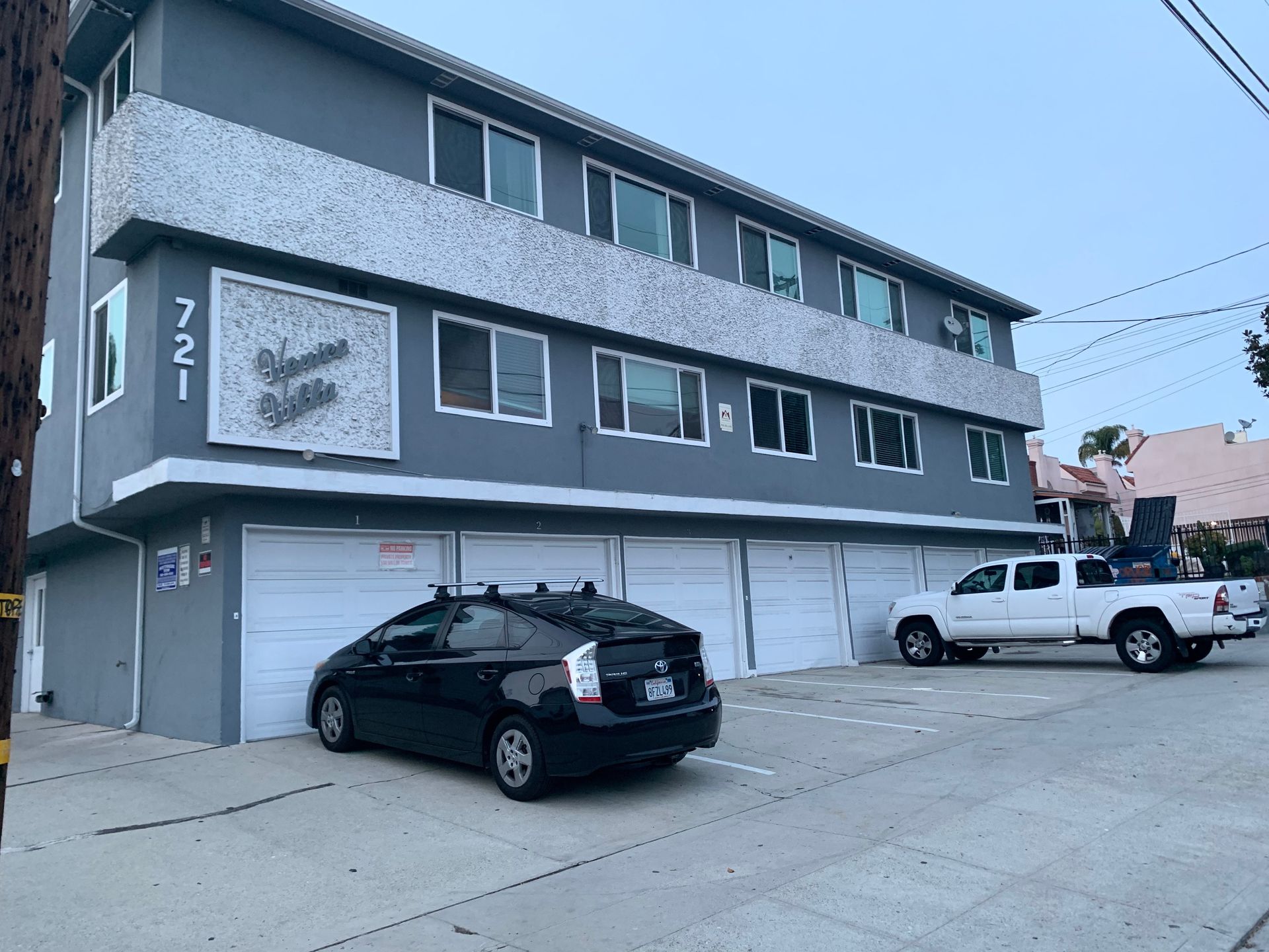 Inglewood Apartment: 721 Venice Way