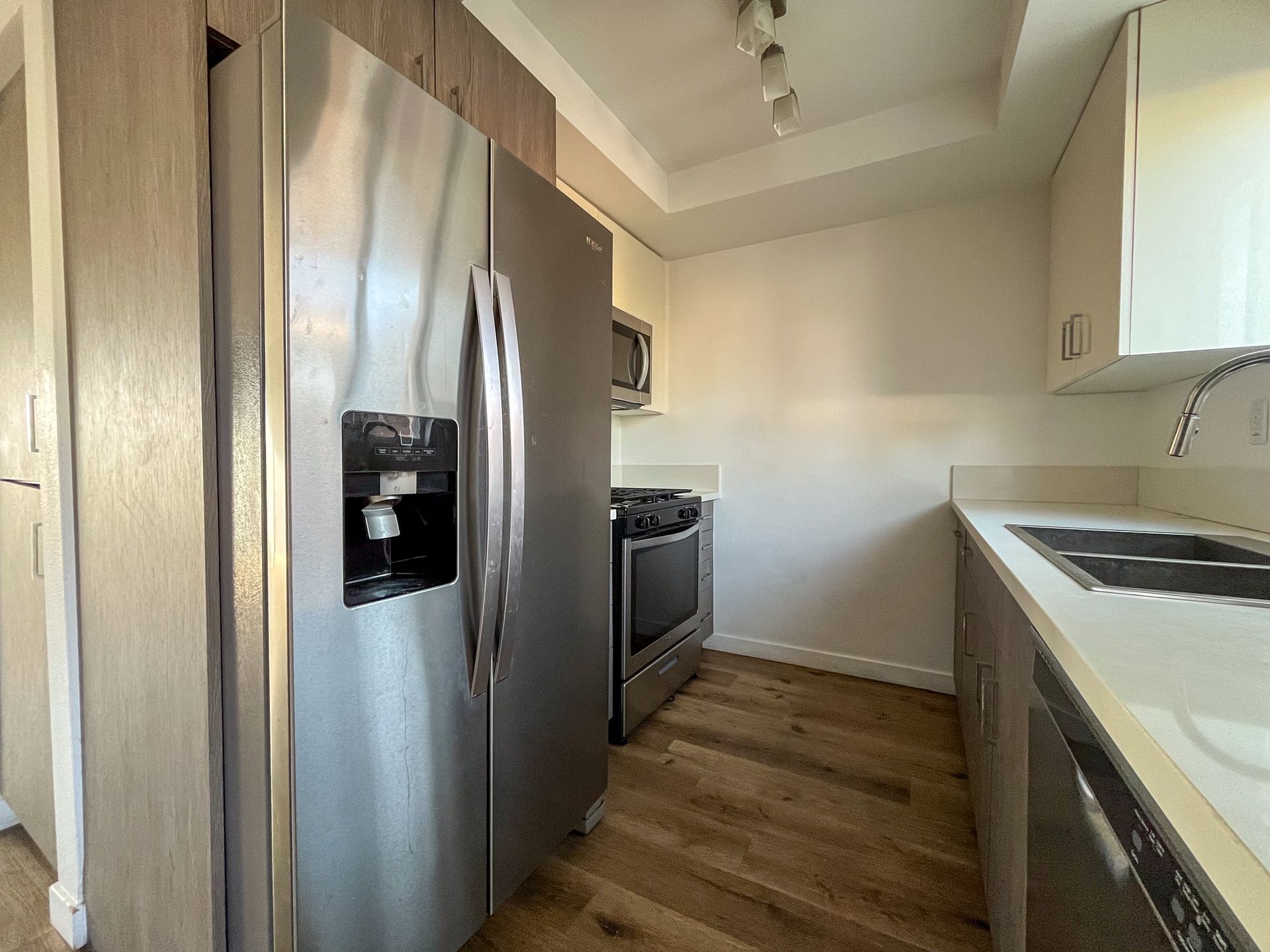 Inglewood Apartment: 110 S. Eucalyptus Ave