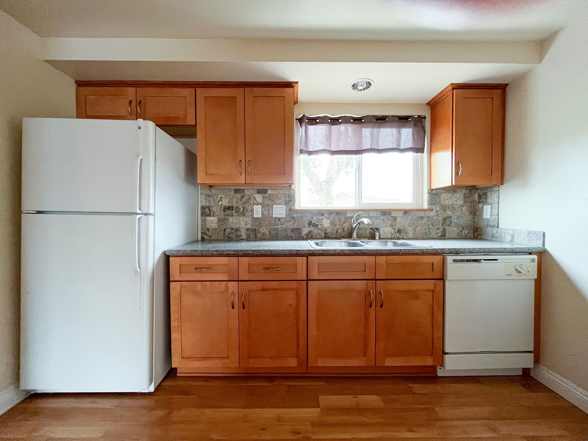 El Segundo Apartment: 311 W Palm Ave