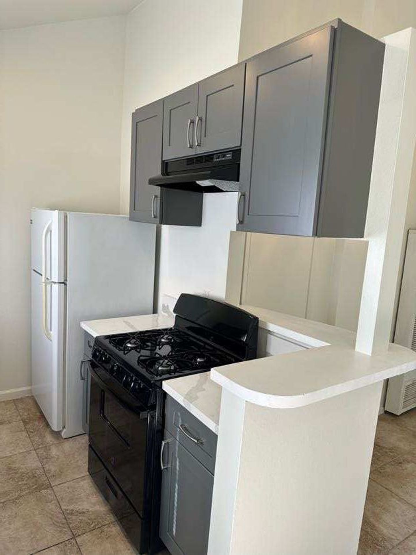 Long Beach Apartment: 1918 Chestnut Ave.