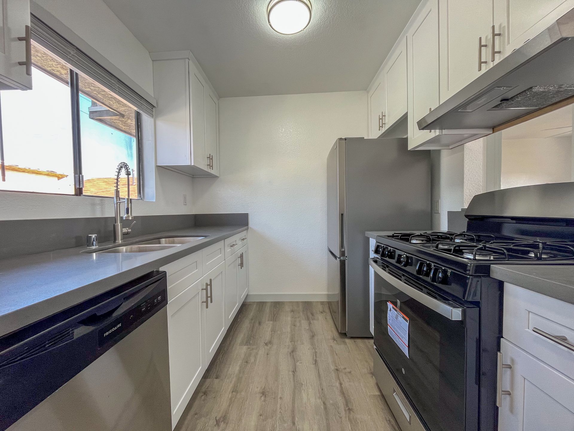 Hawthorne Apartment: 12020 Grevillea Ave