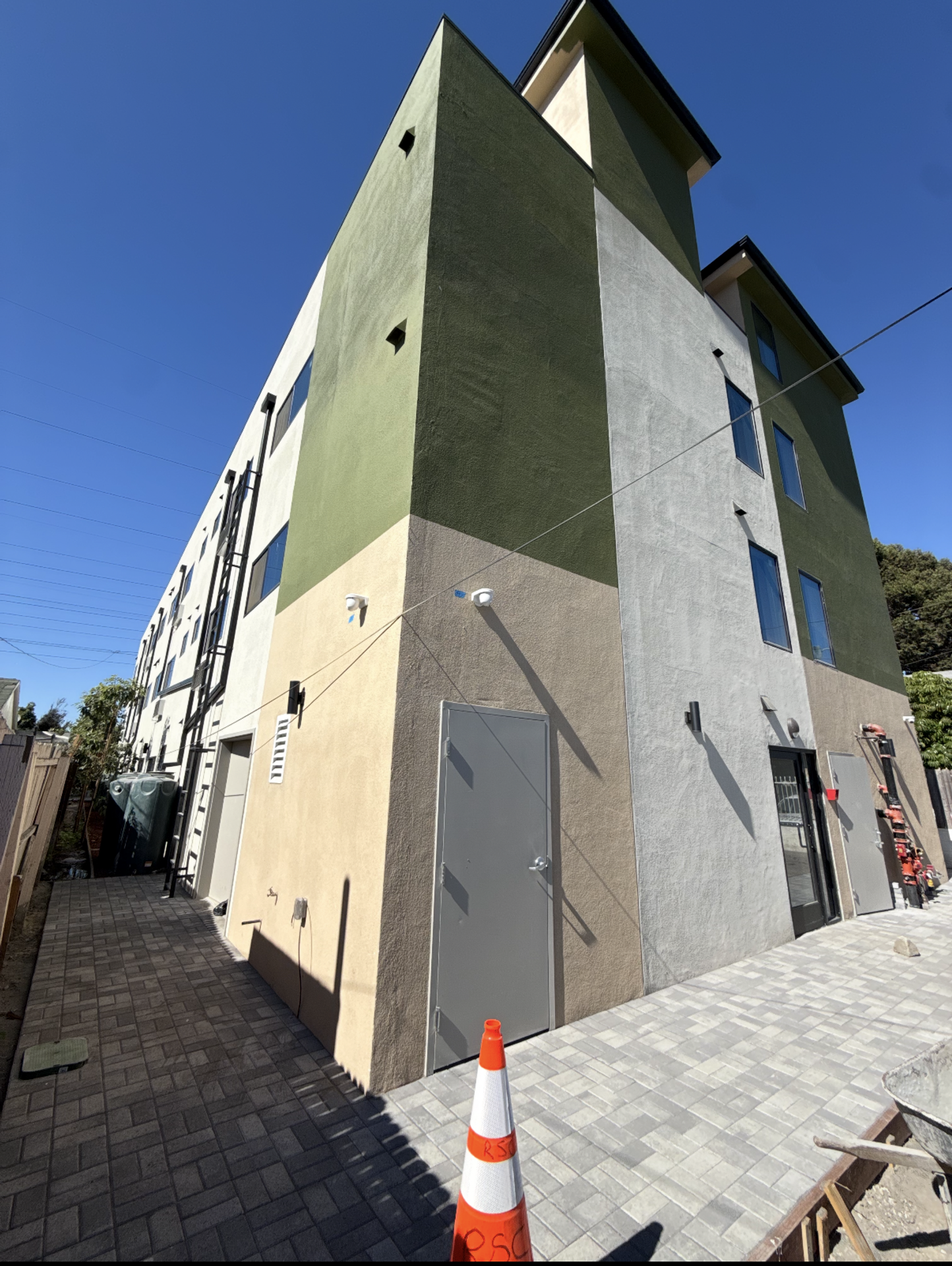 Los Angeles Apartment: 1627 E 92nd St