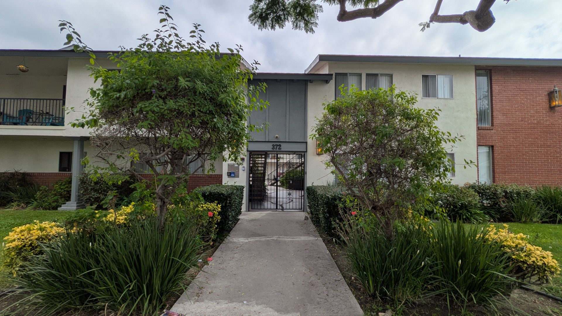 Long Beach Apartment: 372 Freeman Ave