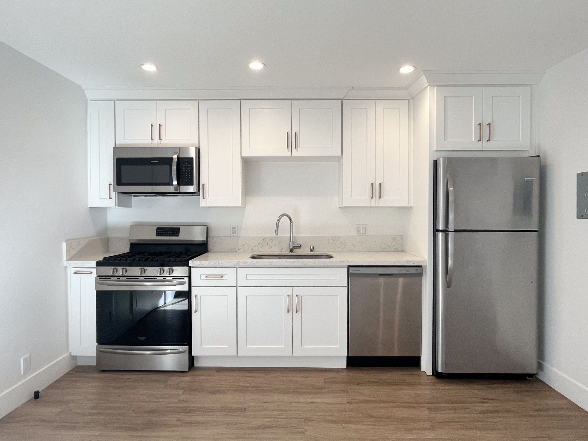 Hermosa Beach Apartment: 350 Hermosa Avenue