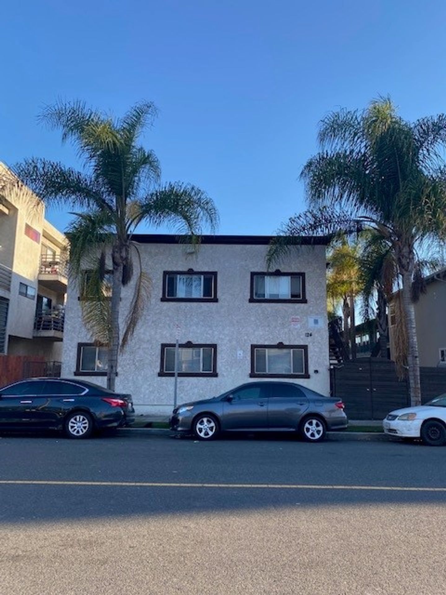 Long Beach Apartment: 124 E. 12th Street - 10