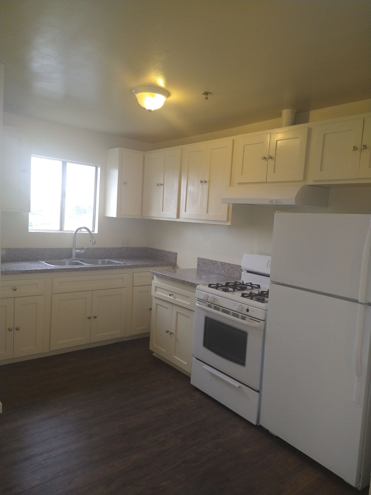 Los Angeles Apartment: 8209-8211 S. Broadway