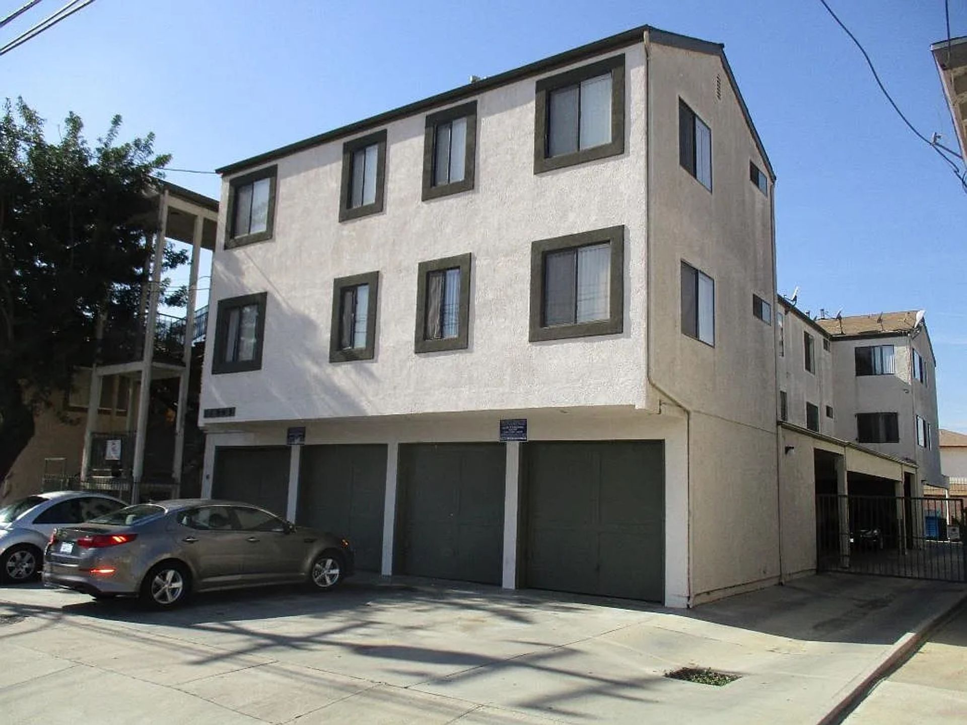 Hawthorne Apartment: 11943 Grevillea Ave