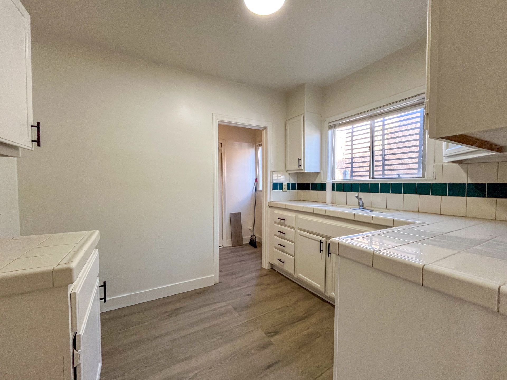 Los Angeles Apartment: 1450 W 39th St & 3901 Denker Ave