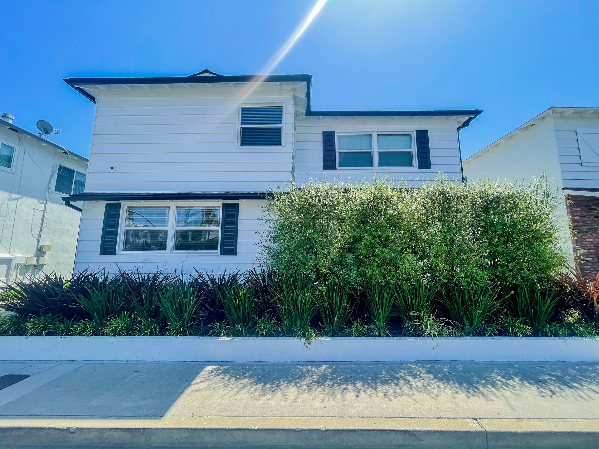 Manhattan Beach Apartment: 1250 Manhattan Beach Blvd