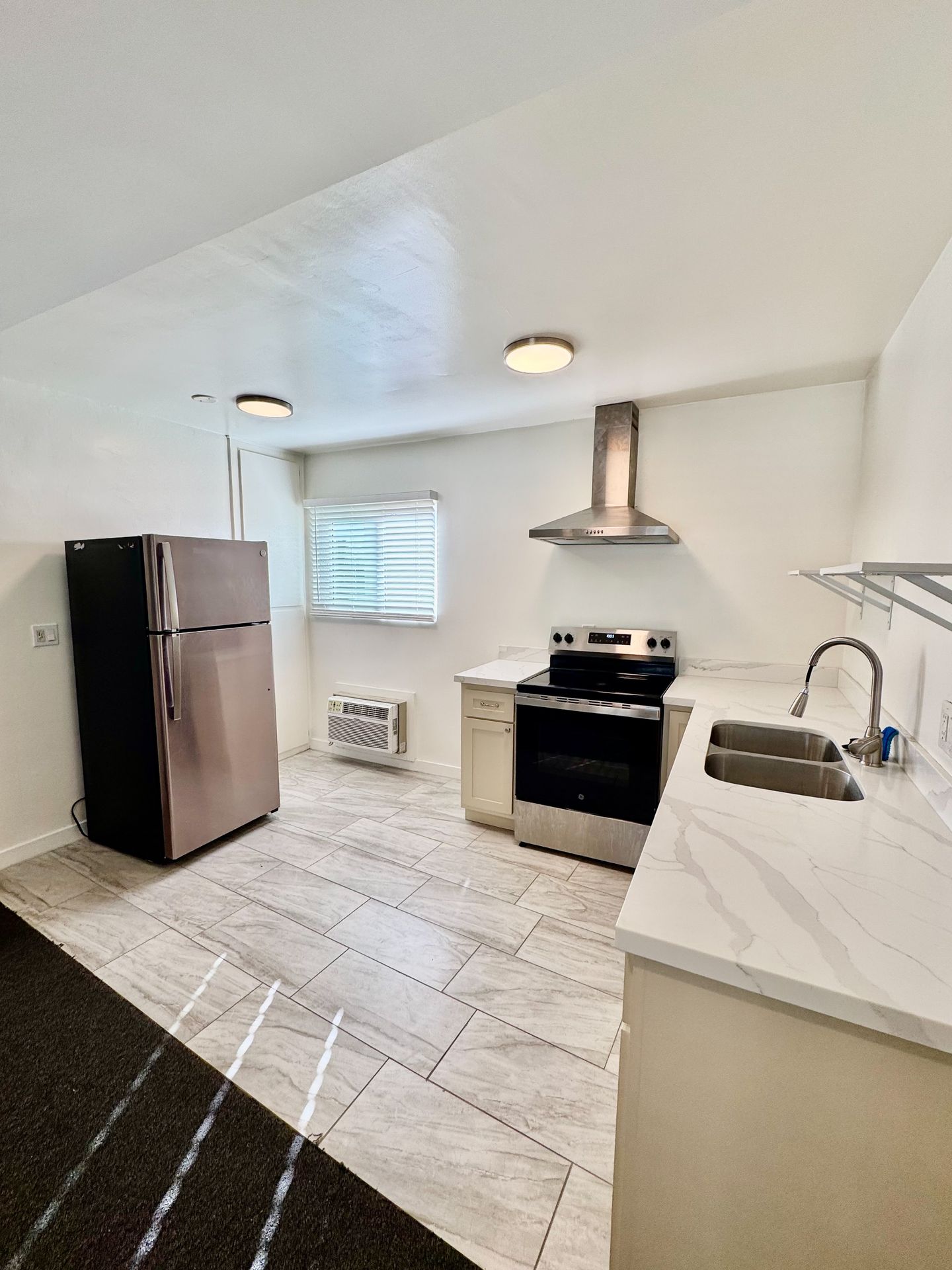 Van Nuys Apartment: 7524 Sepulveda Blvd.