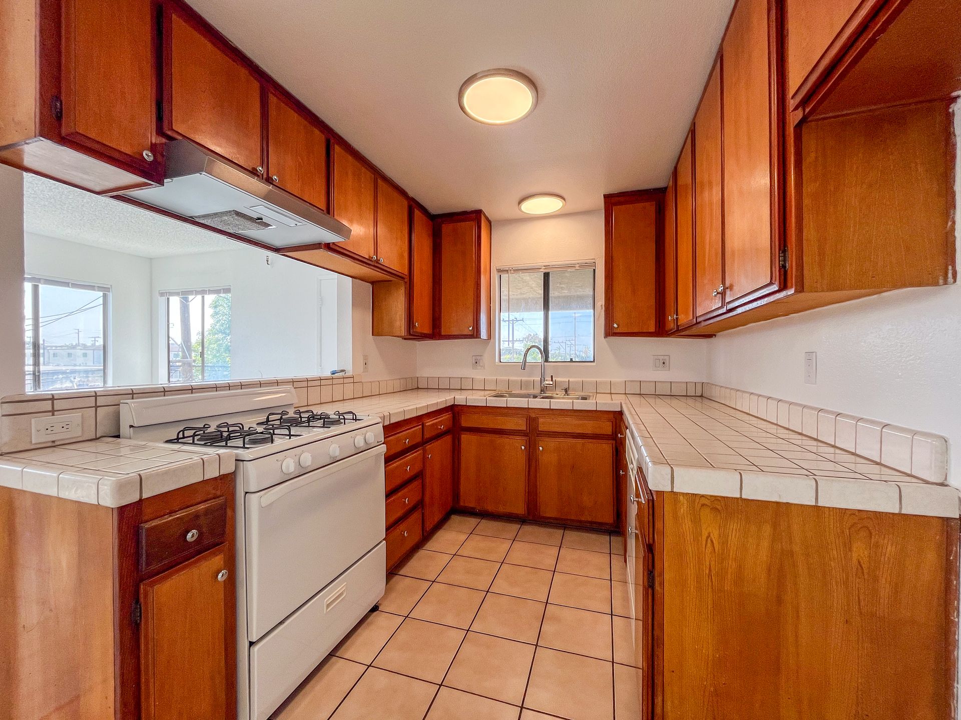 Hawthorne Apartment: 11943 Grevillea Ave