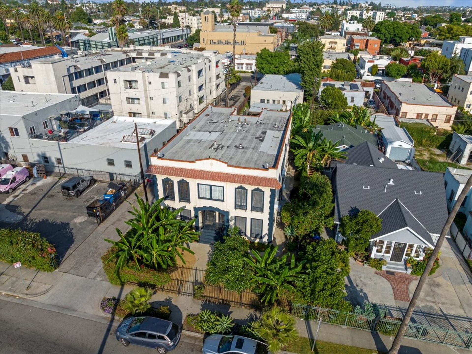 Los Angeles Apartment: 2616-2618 Buckingham Rd.