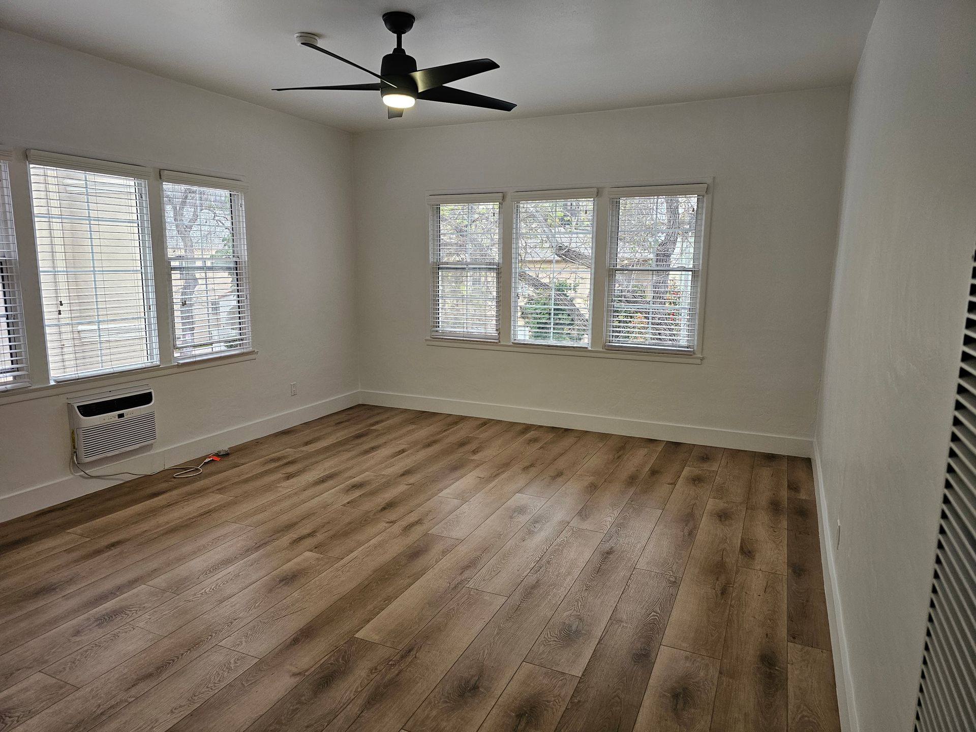 Los Angeles Apartment: 6439 Orange Street