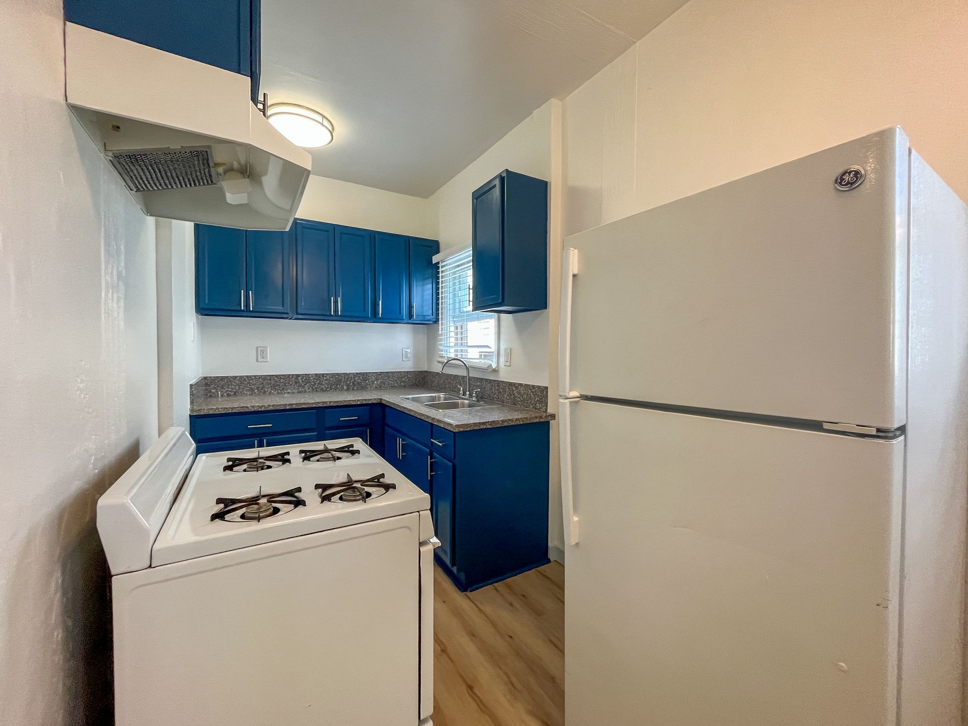 Long Beach Apartment: 551 Daisy Ave