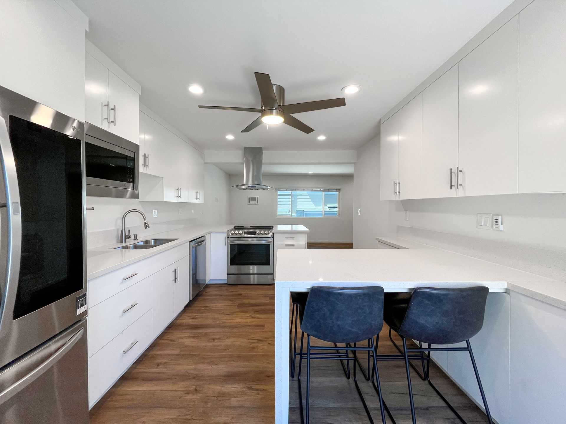 Redondo Beach Apartment: 2118 Carnegie Lane