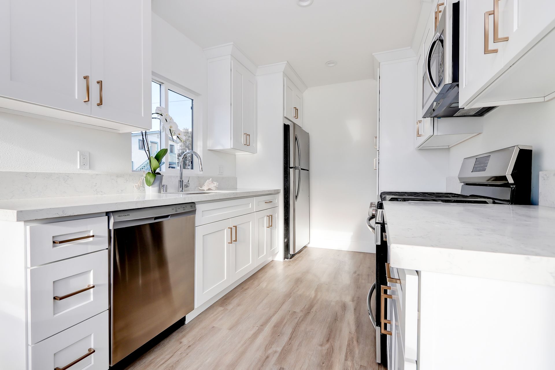 Hermosa Beach Apartment: 350 Hermosa Avenue