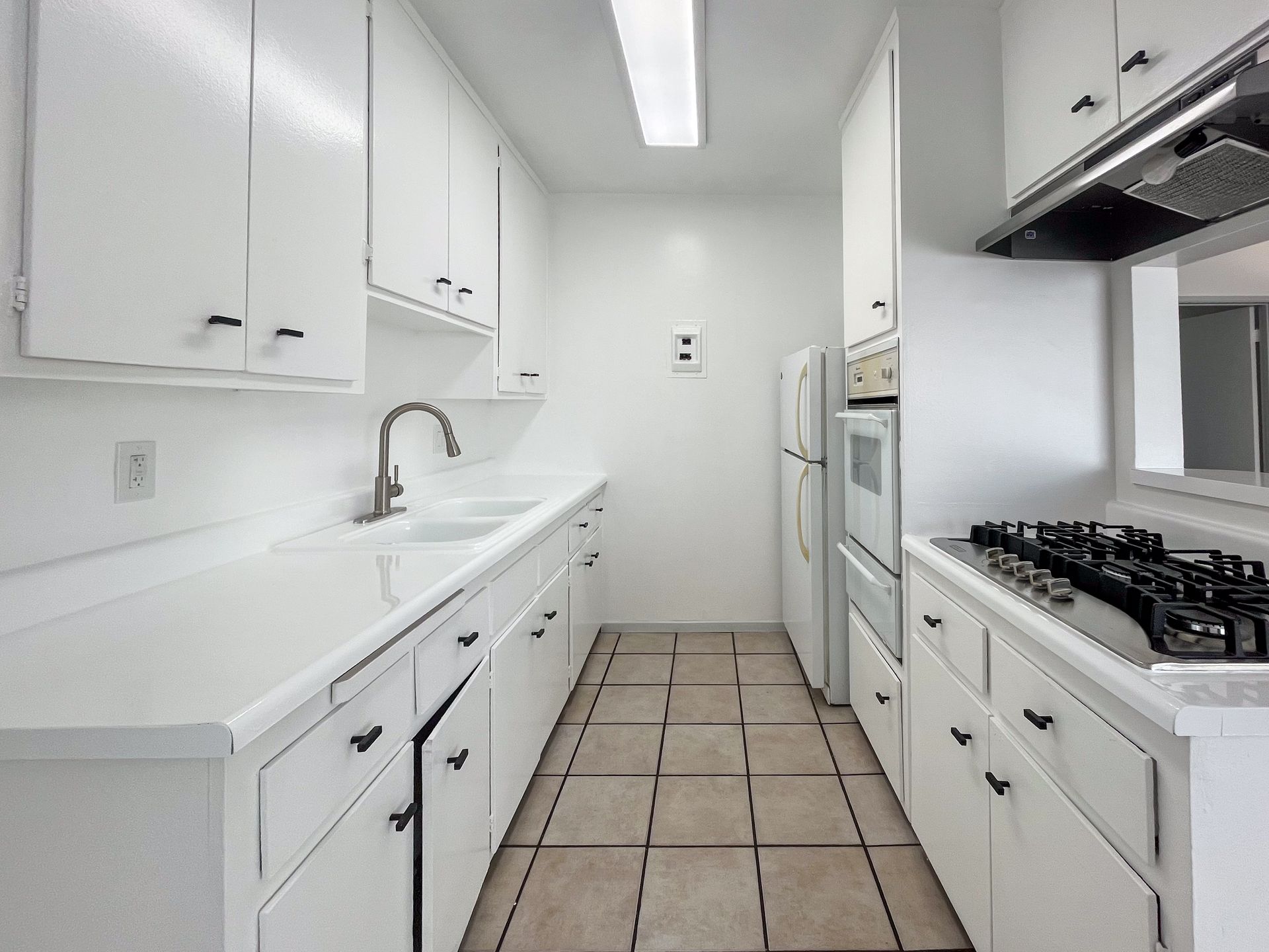 Los Angeles Apartment: 1547 S Westgate Ave