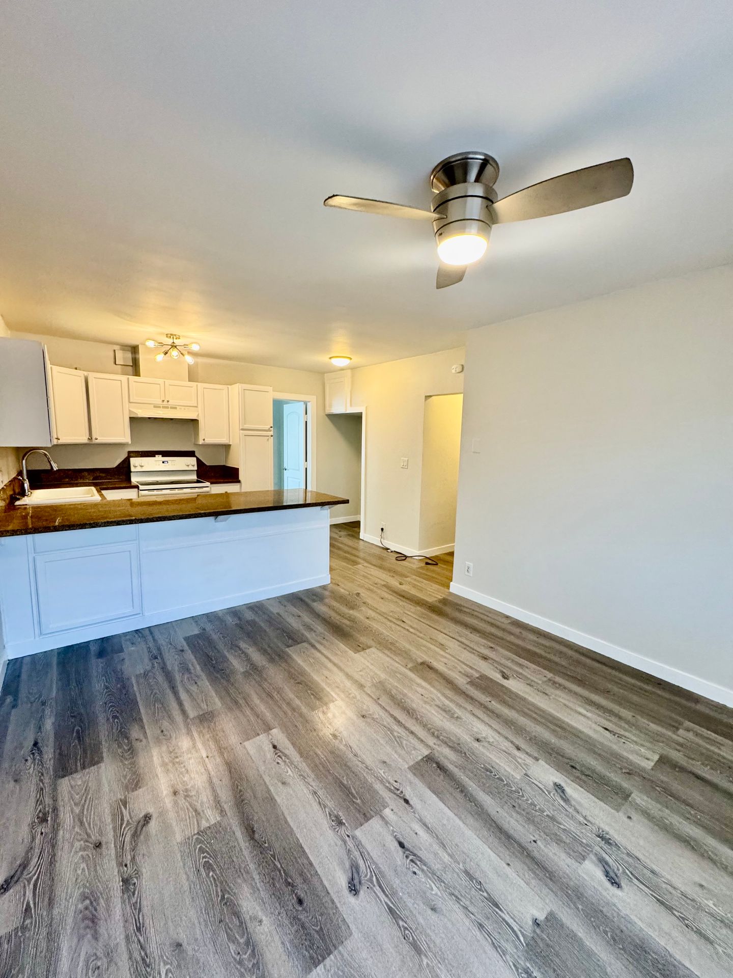 Van Nuys Apartment: 7524 Sepulveda Blvd.