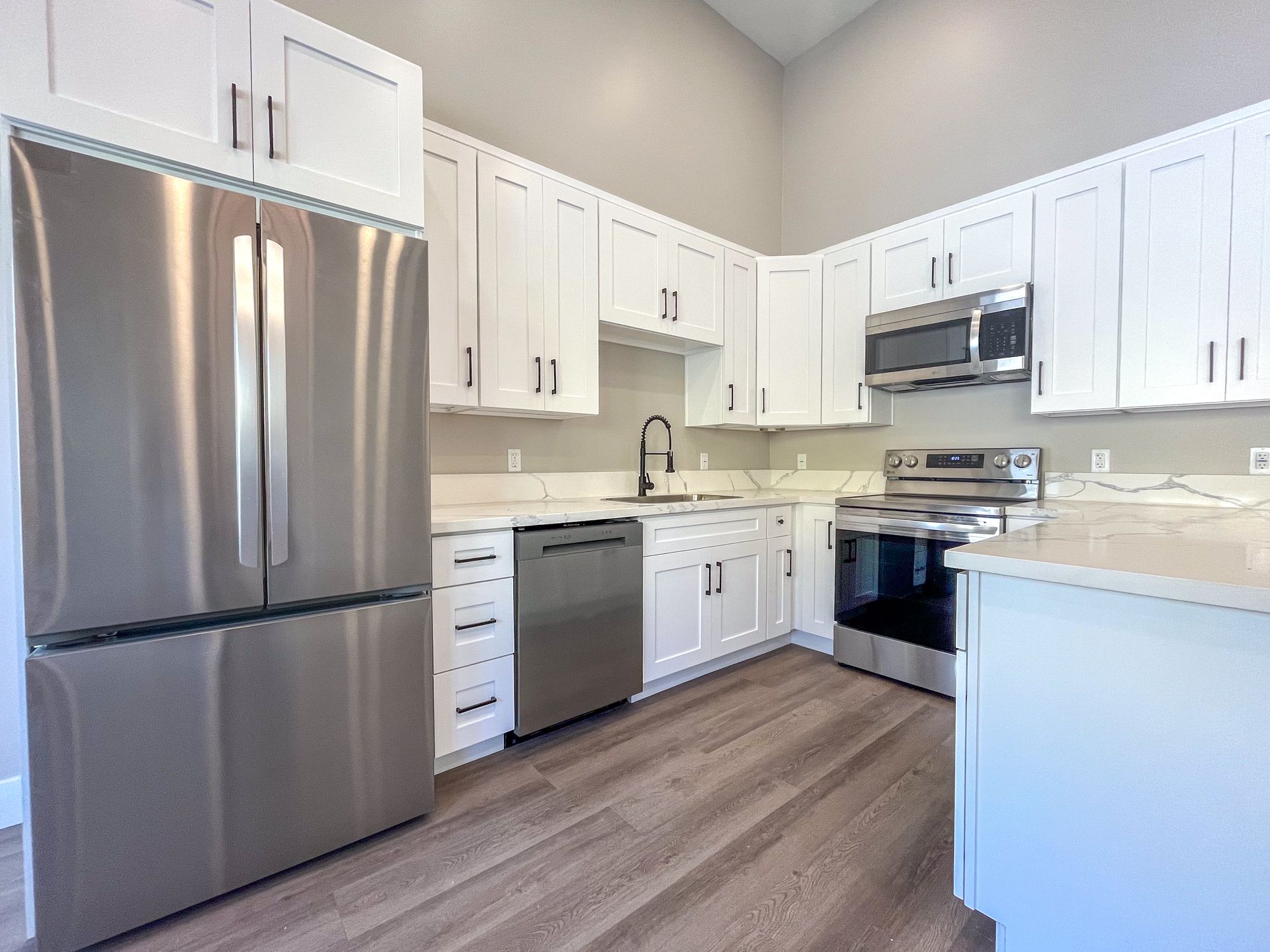 Inglewood Apartment: 527 W. Hyde Park Blvd