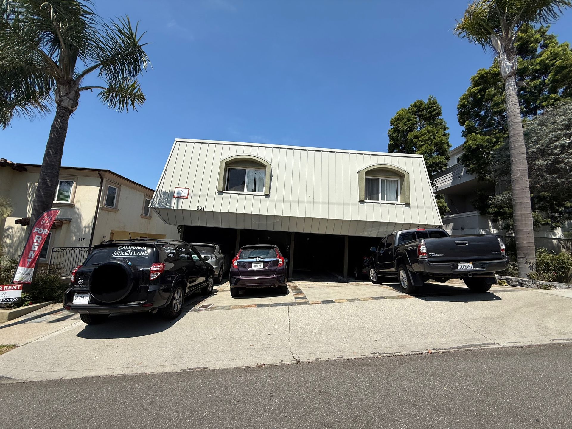 El Segundo Apartment: 221 Sheldon St