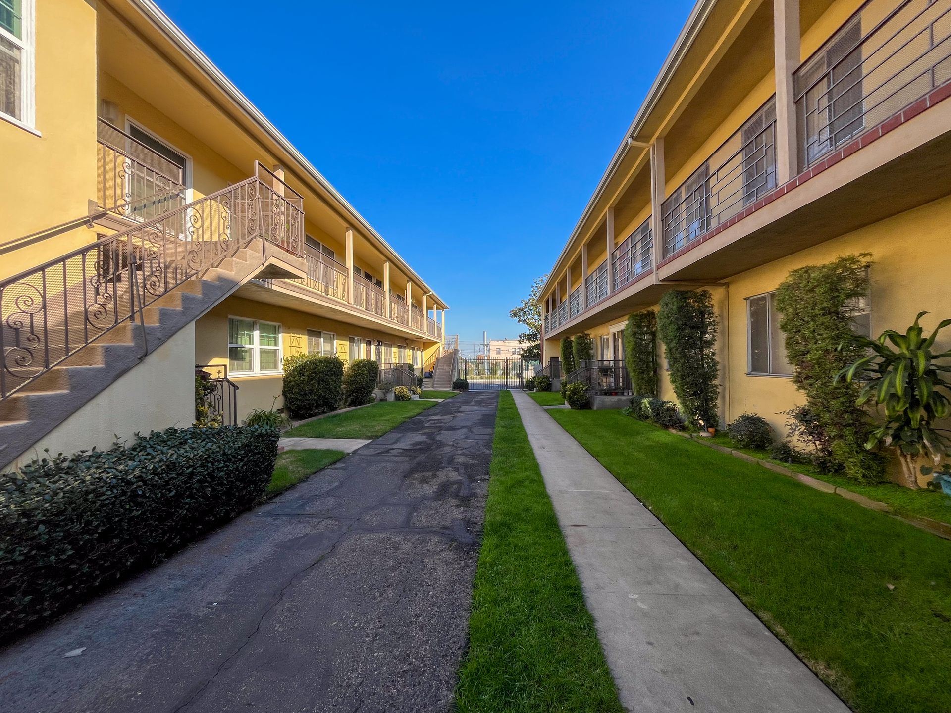 Los Angeles Apartment: 5919-5925 Crenshaw Blvd.